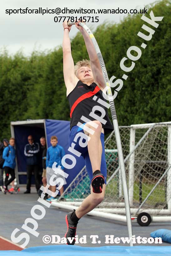 Under-17 mens pole vault, Northern Under-15 and under-17 Championships, Wigan. Photo: David T. Hewitson/Sports for All Pics